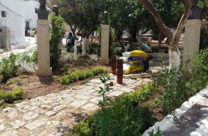 Eργασίες για τον καλλωπισμό του κήπου των Υδραίων Ζωγράφων
