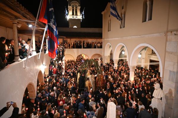 Με κατάνυξη   εορτάστηκε η Ανάσταση στην Ύδρα - Χριστός Ανέστη!
