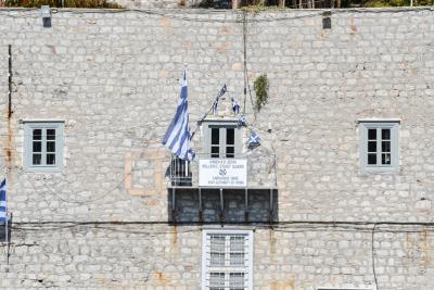 Λιμενική Αρχή Ύδρας: Εργαζόμενοι και επαγγελματίες στο λιμάνι θα φορούν Γάντια και Χειρουργικές Μάσκες μιας χρήσης
