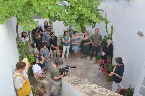 Χρωματιστές αναμνήσεις και ανθρώπινες στιγμές στην ξενάγηση του Γ. Ρόρρη στην Οικία Π. Τέτση