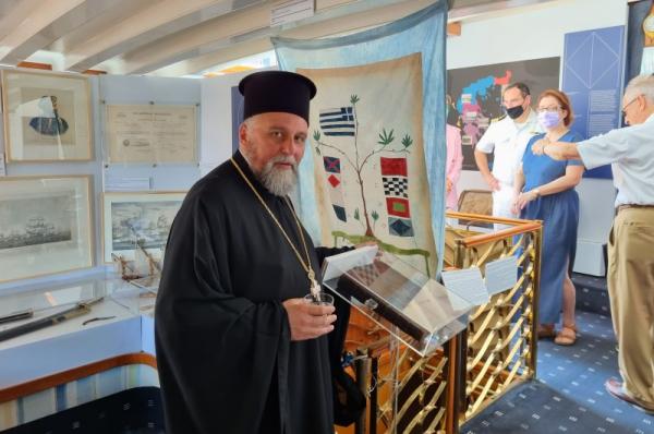 Ο Γ.Α.Ε. Επίτροπος πρωτ. π. Ακίνδυνος Δαρδανός στην πλωτή έκθεση "ΕΠΑΝΑCΥΣΤΑΣΗ" ' 21