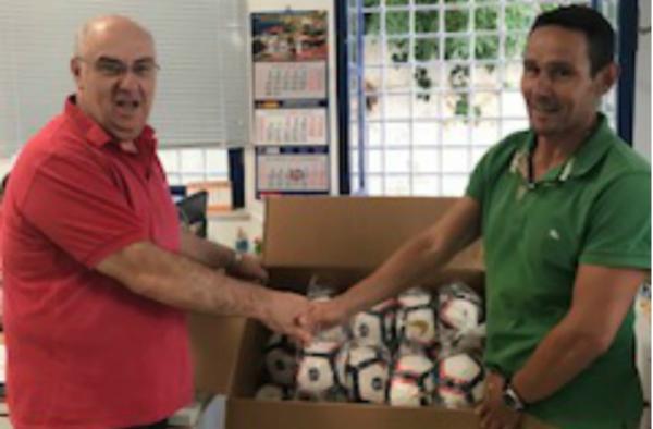 Δωρεά αθλητικού υλικού στον ΑΟΥ από τον Προέδρο του Ατρόμητου Γιώργο Σπανό. Ευχαριστίες από τον Μανώλη Καραμήτσο