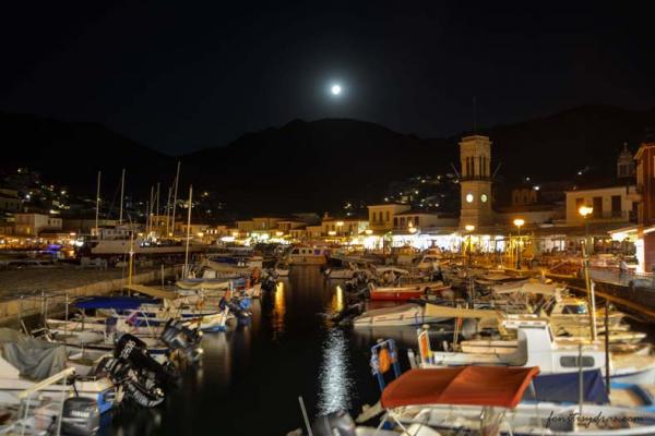 Γοήτευσε την Ύδρα η ιδιαίτερη πανσέληνος του Αυγούστου