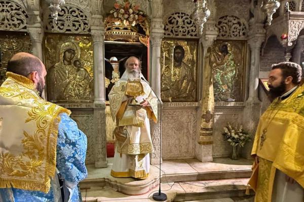 Στον πανηγυρίζοντα  Ιερό Καθεδρικό Ναό Ύδρας ιερούργησε την Παρασκευή 15 Αυγούστου ο Σεβασμ. ποιμενάρχης μας κ. ΕΦΡΑΙΜ