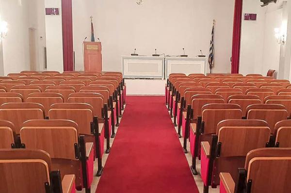 Σύγχρονη συνεδριακή αίθουσα του Καθεδρικού Ναού Ύδρας διαθέσιμη για συνέδρια και εκδηλώσεις