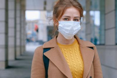 Υποχρεωτική η μάσκα σε κλειστούς πολυσύχναστους χώρους