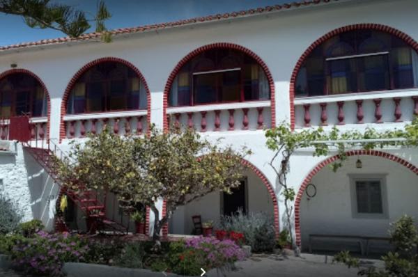 Θεία Λειτουργία  και αρτοκλασία στο παρεκκλήσι του Αγίου Νεκταρίου για την Ιερά μνήμη του οσίου Ιωάννου του Ρώσου