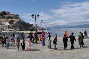 Χαρά και Χορός στην αποκριάτικη εκδήλωση για τα παιδιά της Ύδρας