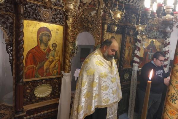 Από τον Εσπερινό στην εκκλησία του Αγίου Αντωνίου στην Κουρμάδα
