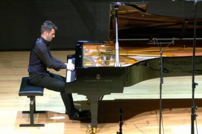 Ο Σταμάτης Βλαχοδημήτρης στο Μέγαρο Μουσικής με την Κρατική Ορχήστρα Αθηνών