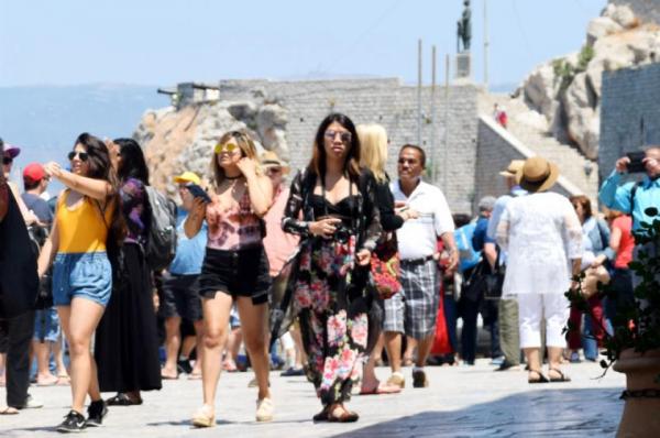 Τι αγοράζουν  οι τουρίστες που έρχονται στην Ελλάδα