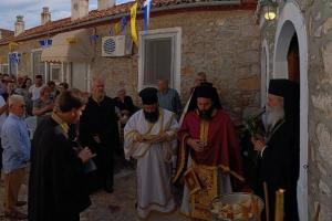 Με λαμπρότητα η εορτή του Αγίου Ευσταθίου – Χοροστάτησε ο Μητροπολίτης Ύδρας κ. Εφραίμ
