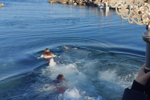 Ο Aγιασμός  των υδάτων στο Καμίνι της Ύδρας