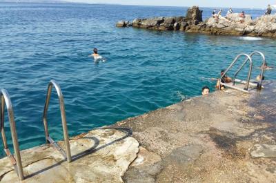 Τοποθετήθηκε η σκάλα στην πλαζ της Σπηλιάς