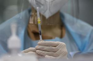 Σε ένα μήνα τα επικαιροποιημένα εμβόλια για την covid-19 - Νωρίτερα ο εμβολιασμός κατά της γρίπης