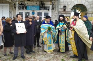 Γιορτάστηκαν τα Θεοφάνεια στην Ύδρα. Τηρήθηκε το έθιμο της κατάδυσης παρά το ψύχος και τον άσχημο καιρό