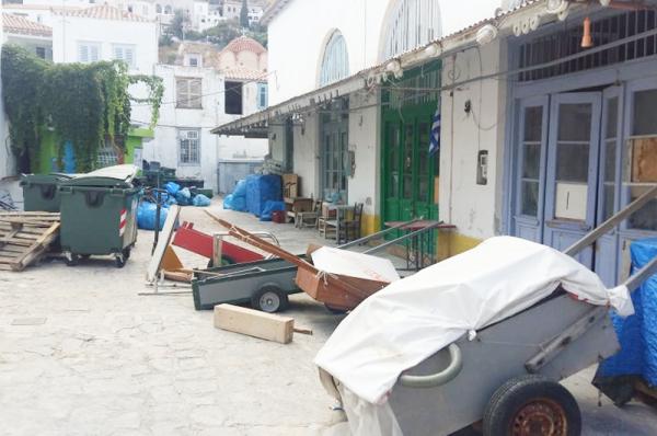 Δημοτική Αγορά Ύδρας. Επιβάλλεται να συμμορφωθεί ο χώρος άμεσα!