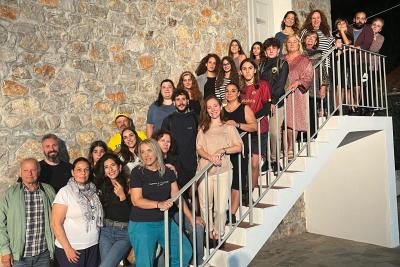 ΠΟΙΑ ΕΛΕΝΗ;  Η κωμωδία που παρουσιάζει το Πειραματικό Εργαστήριο Θεάτρου της Ύδρας