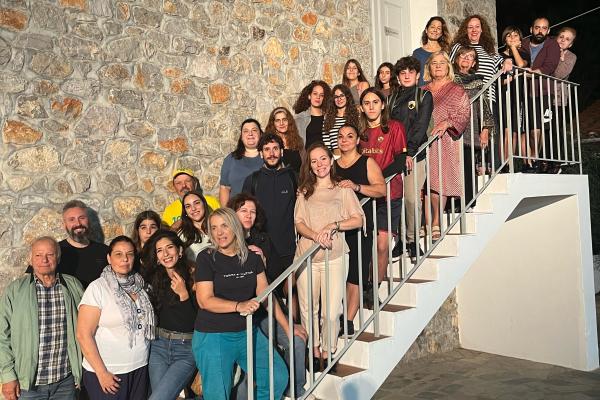 ΠΟΙΑ ΕΛΕΝΗ;  Η κωμωδία που παρουσιάζει το Πειραματικό Εργαστήριο Θεάτρου της Ύδρας