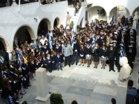 Κατάθεση στεφάνων από μαθητές των σχολείων και σπουδαστές της ΑΕΝ