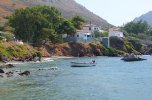 Κατάλληλες για κολύμβηση οι παραλίες και οι ακτές της ΠΕ Νήσων