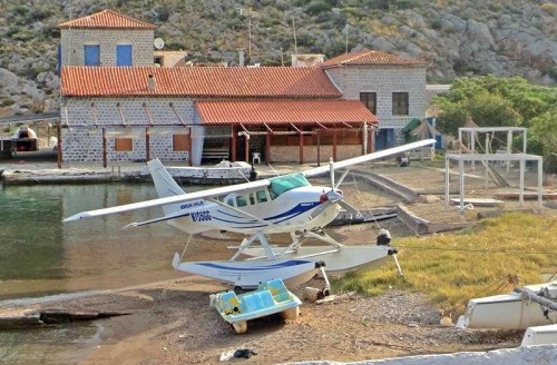 Τι γίνεται με το υδροπλάνο που βρίσκεται στο Μαντράκι;