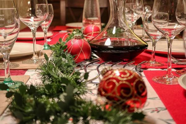 Χριστούγεννα και κρασί - Ένα γευστικό ταξίδι στα χριστουγεννιάτικα τραπέζια της Ευρώπης