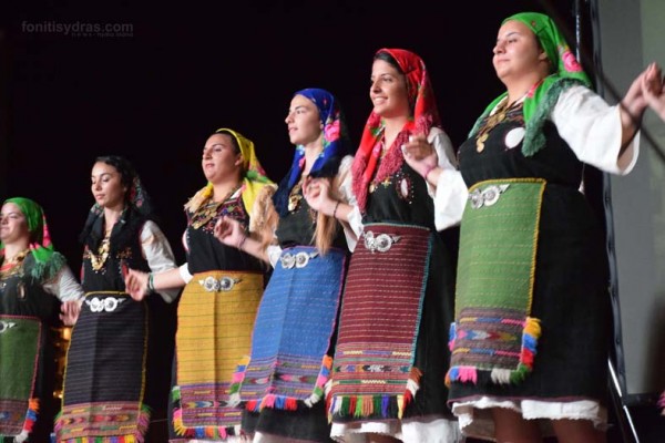 Μια όμορφη βραδιά με ένα ταξίδι στην ελληνική παράδοση από τα τμήματα χορού του Υ.Ν.Ο