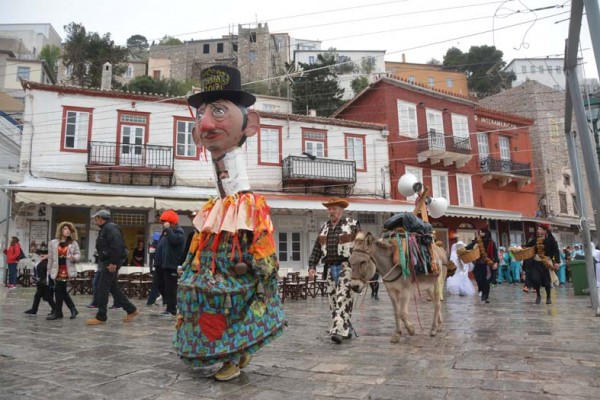 Μεγάλη συμμετοχή, κέφι και χορός στο Καρναβάλι της Ύδρας
