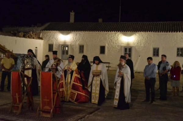 Ο Μητροπολίτης ΕΦΡΑΙΜ προεξήρχε της Ιεράς Αγρυπνίας στην Ι. Μονή του Προφήτου Ηλιού Ύδρας