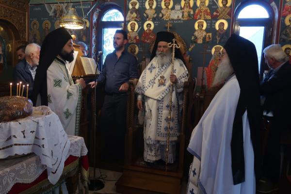Ο Μητροπολίτης Ύδρας κ. ΕΦΡΑΙΜ ιερούργησε στο χωριό Καρκαλού Αρκαδίας, στο παρεκκλήσι της Παναγίας των Βλαχερνών