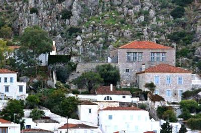 Ξεκινά το έργο της Επισκευής του Α' Δημοτικού Σχολείου - Mεταστέγαση μαθητών στο Σαχτούρειο