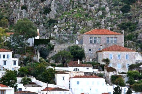 Ξεκινά το έργο της Επισκευής του Α' Δημοτικού Σχολείου - Mεταστέγαση μαθητών στο Σαχτούρειο