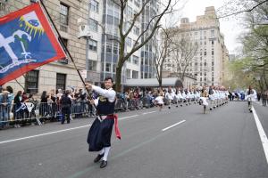 Ν. Υόρκη: Ο Γιώργος Μεϊντάσης με τη σημαία της Ύδρας στην παρέλαση για την Εθνική ανεξαρτησία