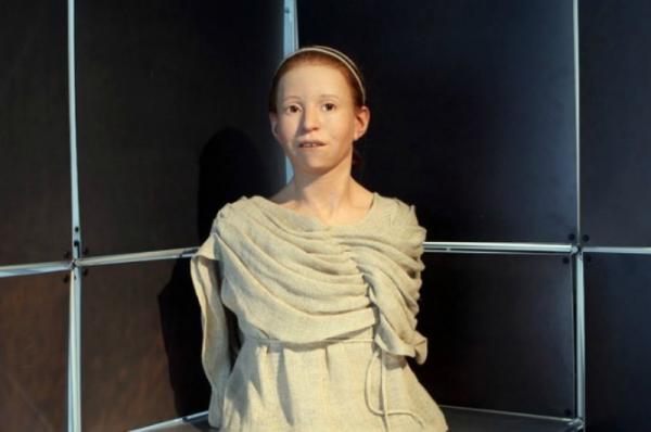 Η εντεκάχρονη αρχαία Αθηναία Μύρτις συμμετέχει στην παγκόσμια μάχη κατά του κορωνοϊού