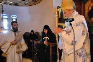 Πραγματοποιήθηκε   στην Μονή Αγίων Πάντων Σπετσών η ενθρόνιση της νέας Καθηγουμένης μ. Μαγδαληνής από τον Μητροπολίτη ΕΦΡΑΙΜ