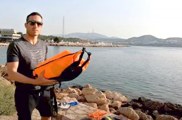 Ο Σπύρος Γκοτζιάς τριαθλητής και διπλός νικητής του SwimRun Hydra παρουσιάζει τον εξοπλισμό του SwimRun!