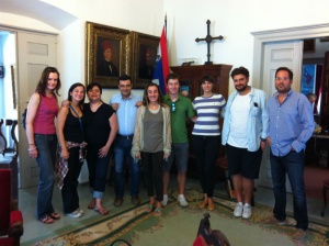 Ξένοι δημοσιογράφοι επισκέπτονται την Ύδρα και γράφουν για τις ομορφιές της