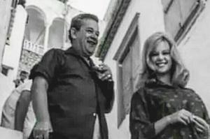 Μια σπάνια φωτογραφία της Αλίκης Βουγιουκλάκη στην Ύδρα