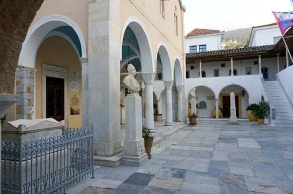 Πρόγραμμα Ακολουθιών  Ι. Καθεδρικού Ναού από 2 έως και 6 Απριλίου