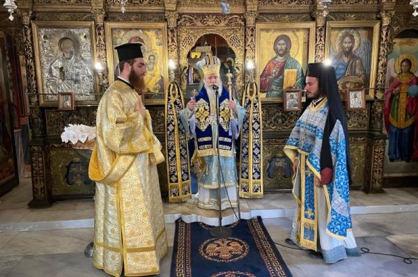 Ο Μητροπολίτης ΕΦΡΑΙΜ στην Δοξολογία  για την επέτειο της έναρξης στις Σπέτσες της Επαναστάσεως 3η Απριλίου 1821