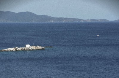 Πρόσκρουση ταχύπλοου στο ναύδετο έξω από το Καμίνι