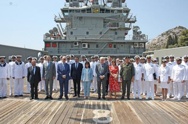 Η Ντίνα Αδαμοπούλου στην τελετή ονοματοδοσίας του πλοίου που δώρισε ο Πάνος Λασκαρίδης στο Π.Ν.