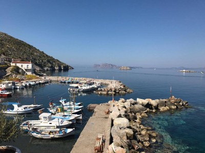 Ανάσα ζωής η ευωδιά που αναδύεται από την Ύδρα και το ηλιόφωτο τοπίο της