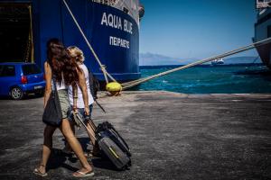 Δήμαρχοι νησιωτικών δήμων ζητούν να εφαρμοστεί η απαγόρευση μετακίνησης μη-μονίμων κατοίκων προς τα νησιά