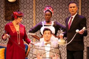 Ο Γιώργος Γιαννίμπας πρωταγωνιστεί στο θεατρικό έργο “Glorious, η πιο φάλτσα σοπράνο που πέρασε από τη γη”