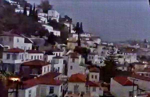 Έντονα καιρικά φαινόμενα και στην Ύδρα. Κλειστά αύριο τα σχολεία