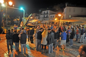 Άφιξη των μονάδων αφαλάτωσης στο λιμάνι της Ύδρας