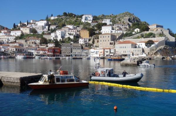 Άσκηση αντιμετώπισης θαλάσσιας ρύπανσης στο λιμάνι της Ύδρας