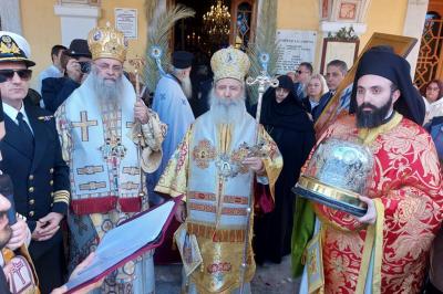 Με ιδιαίτερη   λαμπρότητα και κατάνυξη τελέστηκε η Τρισαρχιερατική Θ. Λειτουργία στον Ι. Ναό Αγίου Νεκταρίου Αιγίνης